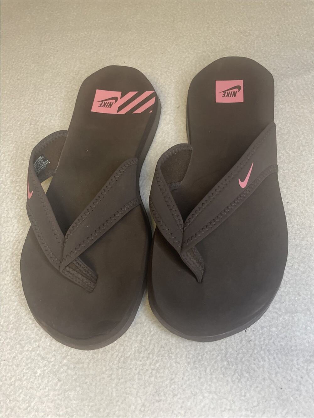 Nike Celso Size 8 Flip Flop Brown Sandals Women’s Brown And Pink